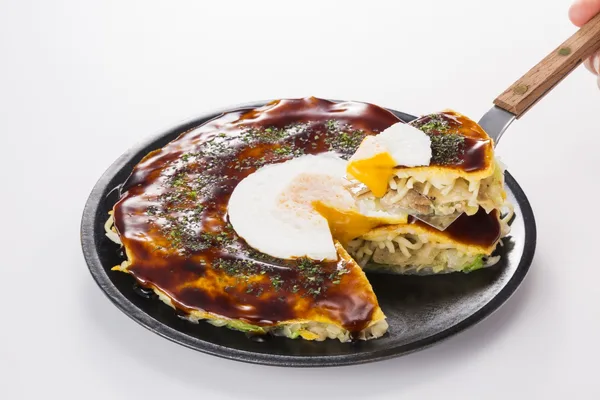 とろ～り卵黄が食欲をそそる！みっちゃん総本店から秋限定 「月見お好み焼き」「月見焼きそば」の2商品が新発売！ 9月9日（水）より期間限定「お月見フェア」開催